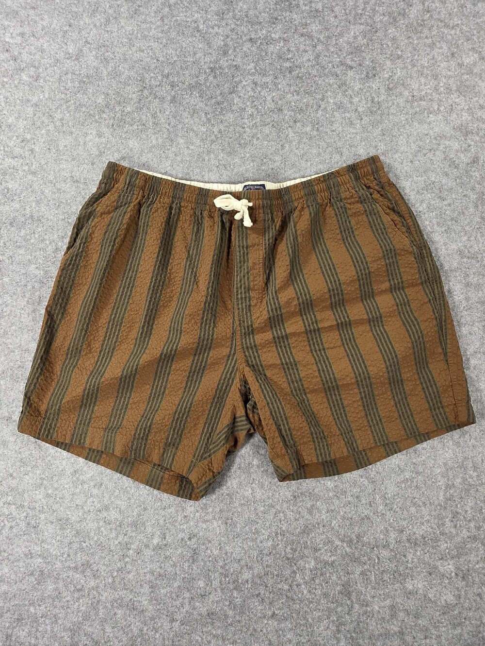 J.Crew 6" Dock Shorts in a brown and green striped stretch seersucker Sz XL